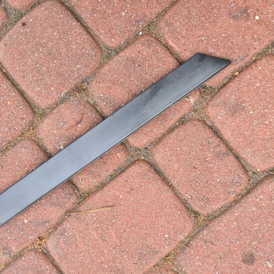 Listwa szyby lewy przód Opel Meriva B 13281778