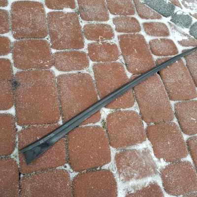 Listwa szyby prawa Passat B8 2017r 3G0854328