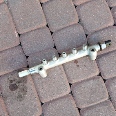 Listwa wtryskowa 1.6 Opel Astra J IV 4 55570022