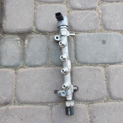 Listwa wtryskowa 2.0 TDI VW Jetta 5C6 04L089G