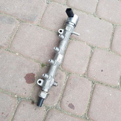 Listwa wtryskowa Passat B8 2017r 04L089G