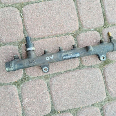 Listwa wtryskowa Vivaro Trafic 1.9DCI 0445214065