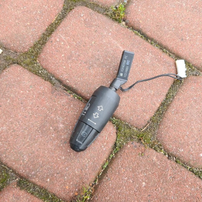 Manetka lewa tempomat Opel Corsa D 13142258