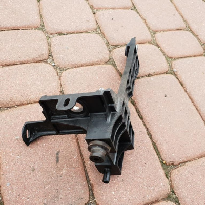 Mocowanie Pompa ABS Opel Astra K 5 V 39017042