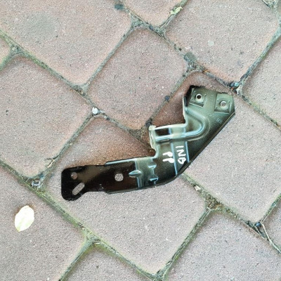 Mocowanie prawe błotnika Opel Insignia B 39063368