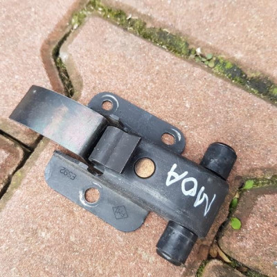 Mocowanie slizg drzwi tył MOVANO MASTER 824300006R