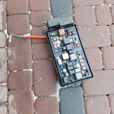 Moduł BCM bezpieczniki 2.0 Opel Insignia 13255300