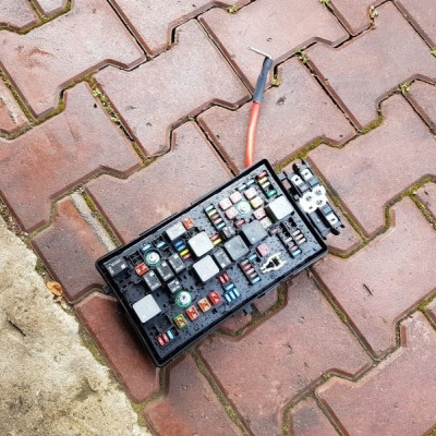 Moduł BCM bezpieczniki 2.0 Opel Insignia 22933569