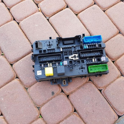 Moduł bezpieczniki Opel Astra 3 H III 13222173