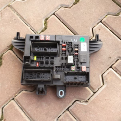 Moduł skrzynka bezpieczników sterown Opel Insignia