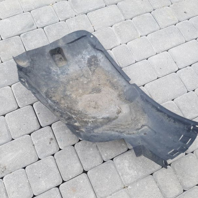Nadkole prawy przód przednie Opel Astra H 13125605