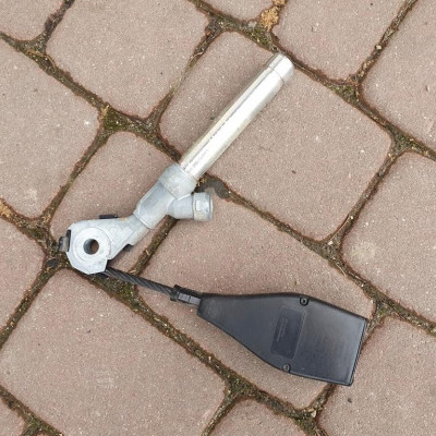 Napinacz pasa lewy fotela kierowcy VIVARO TRAFIC