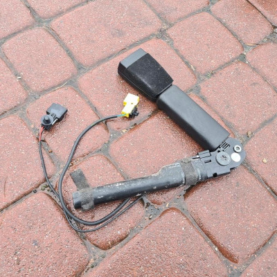 Napinacz pasa zapinka prawy pasazer Opel Meriva B