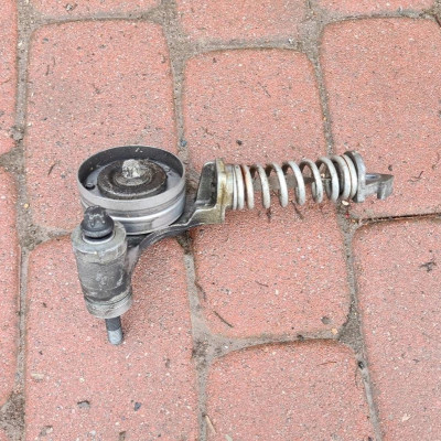 Napinacz paska 1.4T Opel Meriva B 55565236