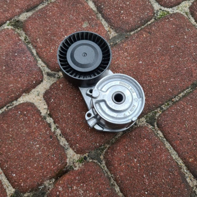 Napinacz paska 1.5D Opel Astra K V 55515845