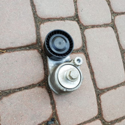 Napinacz paska Opel Insignia 1.6 CDTI 55570067