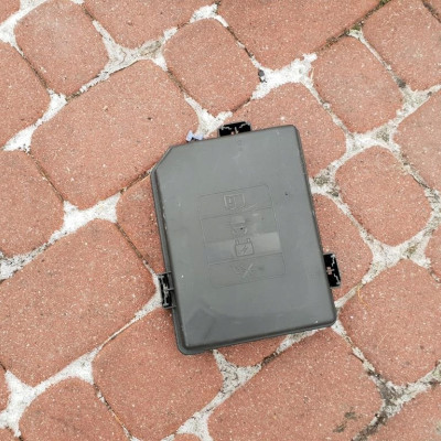 Obudowa osłona bezpieczników Astra K V 39049563