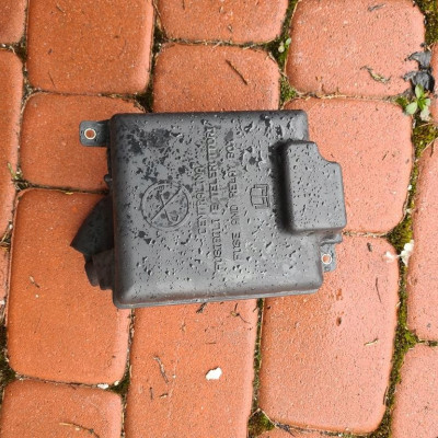 Obudowa osłona bezpieczników Opel Combo D 51839437