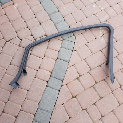 Obudowa osłona drzwi przód Opel Astra J 4 13264850