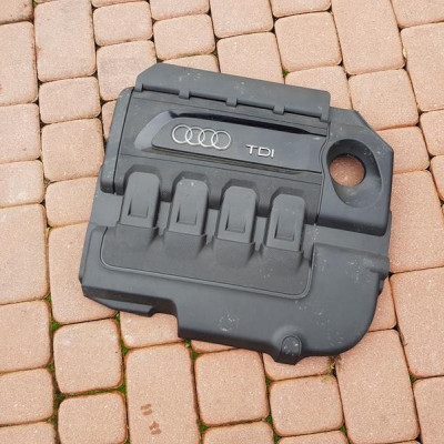 Obudowa osłona pokrywa silnika Audi Q3 04L103925R