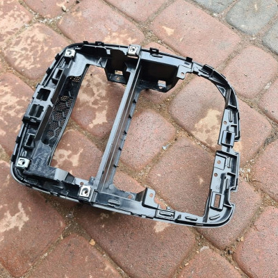 Obudowa osłona radia Renault Clio IV 4 681046679R