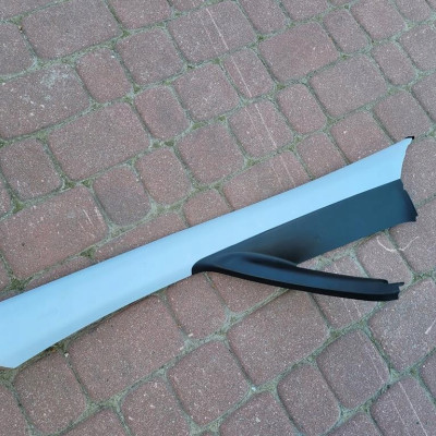 Obudowa osłona słupka lewa Opel Corsa E 13180560