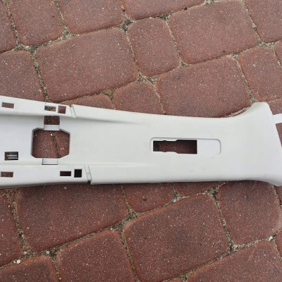 Obudowa osłona słupka prawy Renault Captur