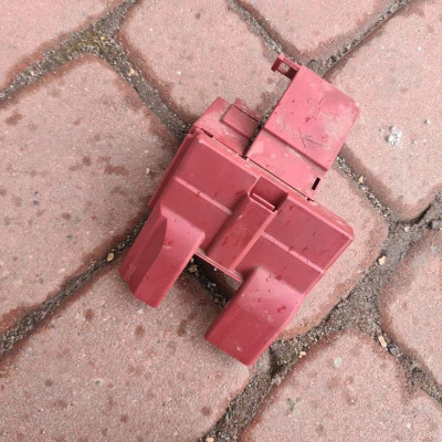 Obudowa pokrywa klemy bezpieczników Opel Mokka