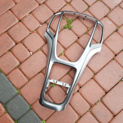 Obudowa radia osłona Opel Astra J IV 4 13349237