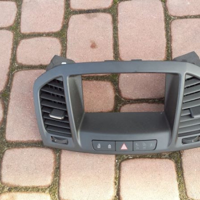 Obudowa ramka kratka wyświetlacza Opel Insignia