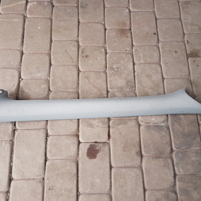 Obudowa słupka przód prawa Opel Zafira C 13289740