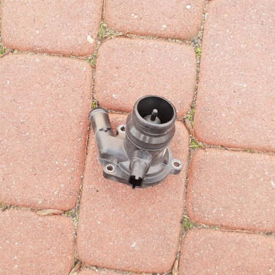 Obudowa termostatu Opel Astra J IV 55593034