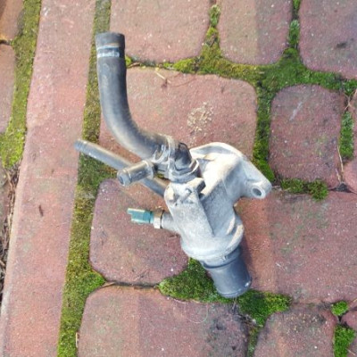 OBUDOWA TERMOSTATU OPEL VECTRA C 1.9 CDTI 55202510
