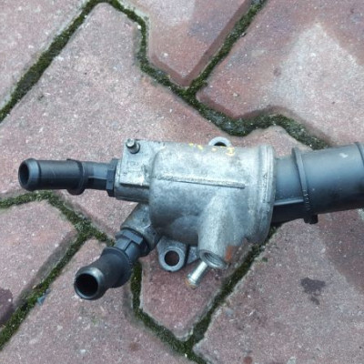 OBUDOWA TERMOSTATU OPEL VECTRA C 55203388