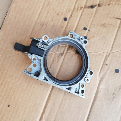 Obudowa uszczelniacz wału Audi Q3 04L103173A