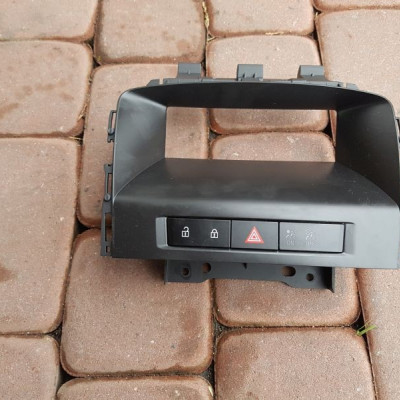 Obudowa wyswietlacza Opel Astra J IV 4 13362791