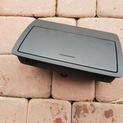 Obudowa wyświetlacza schowek Audi Q3 8U0857273E