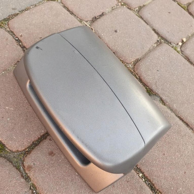 Obudowa wyświetlacza VIVARO TRAFIC 8200004631