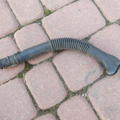 Odpływ wody podszybie VIVARO TRAFIC 8200013612