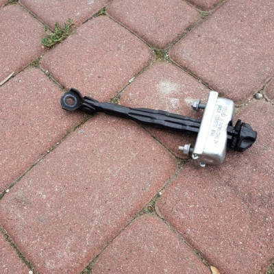 Ogranicznik drzwi Opel Astra J GTC 13305570