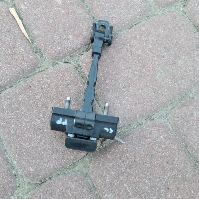 Ogranicznik drzwi prawy przód Renault Clio IV