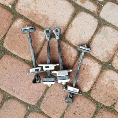 Ogranicznik drzwi prawy tył Honda Accord VIII