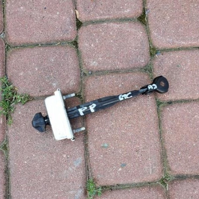 Ogranicznik drzwi przód 39029705 Opel Astra J GTC