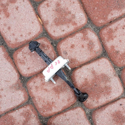 Ogranicznik drzwi przód Opel Zafira C 39045010