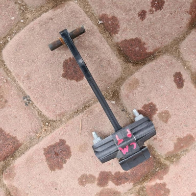 Ogranicznik drzwi tył tylnych Opel Combo D