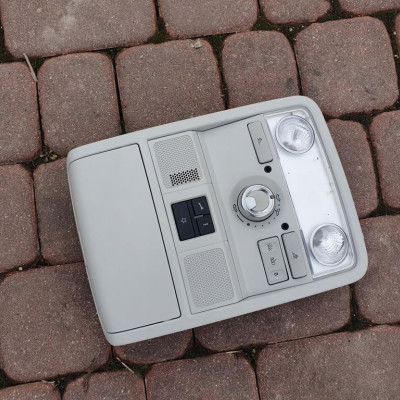 Oświetlenie kabiny lampka VW Jetta 5C6 561868837A