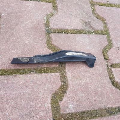 Osłona błotnika przednia Opel Corsa D 13199384