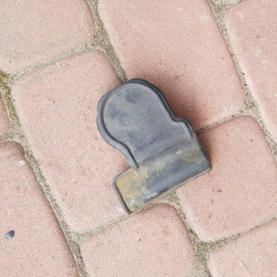 OSŁONA DEKIEL POMPY ABS OPEL CORSA D 13275102