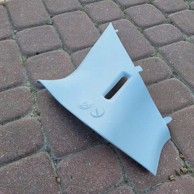 Osłona obudowa słupka prawa Opel Corsa E 13180581