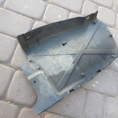 Osłona silnika prawa VIVARO TRAFIC 8200048526